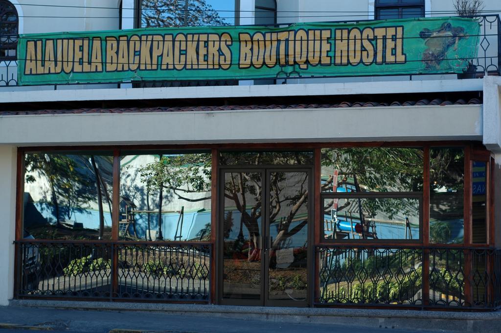 Alajuela Backpackers Airport Hostel Bagian luar foto